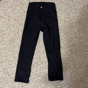 Black Lululemon cropped leggings